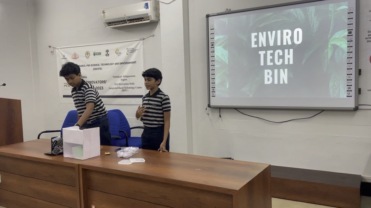 Riza Mohamed presenting EnviroTech Bin project KSCSTE Rural Innovators Meet 2023